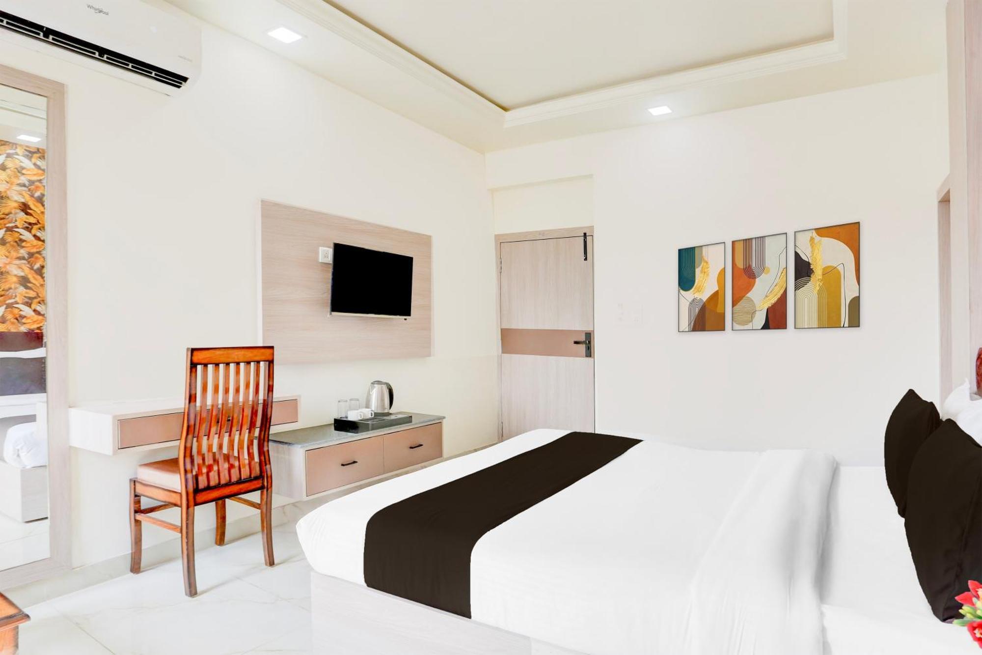 Collection O The Vidya Grand Hotel Rudrapur Buitenkant foto