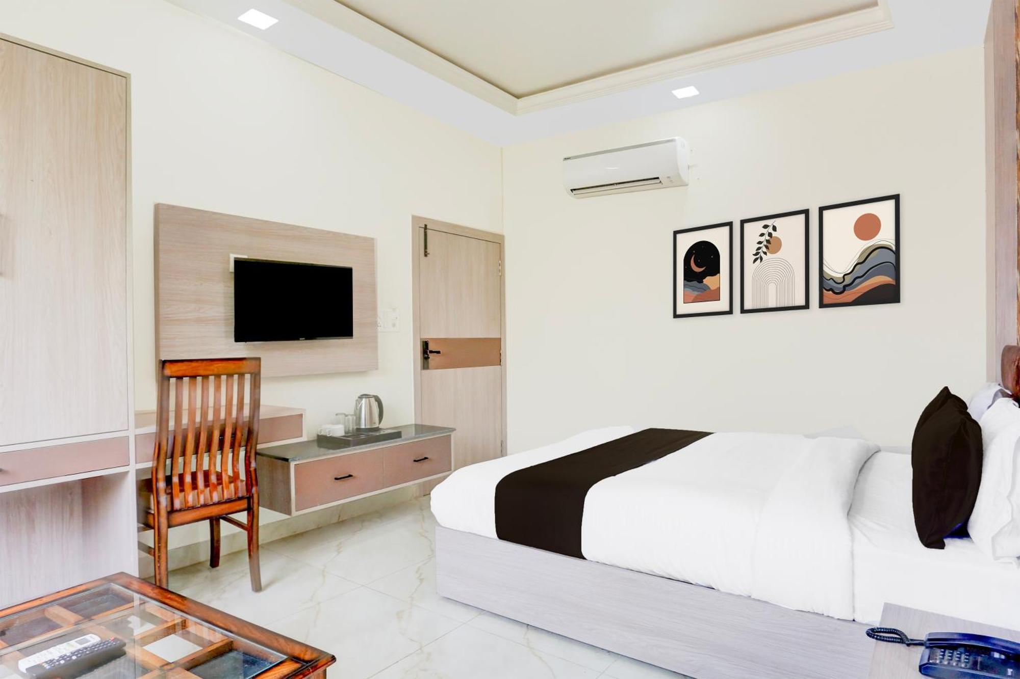Collection O The Vidya Grand Hotel Rudrapur Buitenkant foto